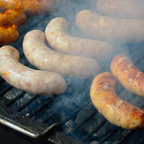 Bunnings Help Aussie Farmers With Friday Sausage SIZZLES!