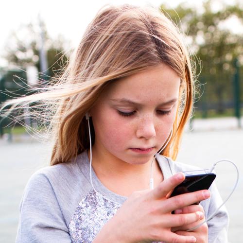 Horrifying Finding After Child Is Left To Watch Smartphone