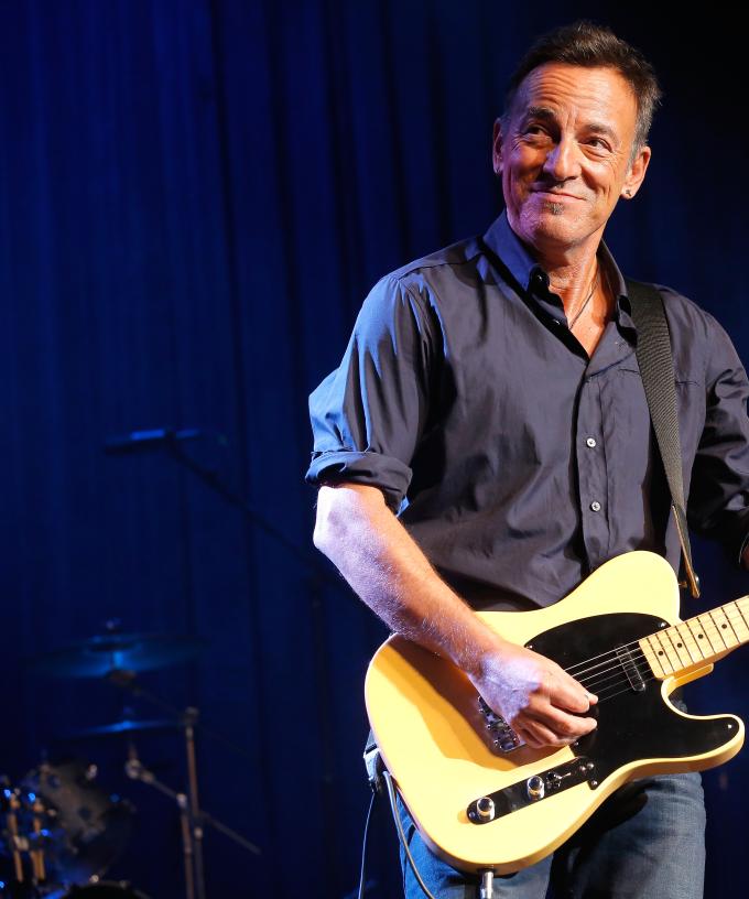Bruce Springsteen Signs School Note For Young Fan