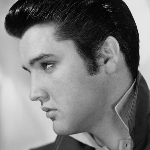 "All Shook Up": Face Of Elvis Mysteriously Appears In Giant Wave
