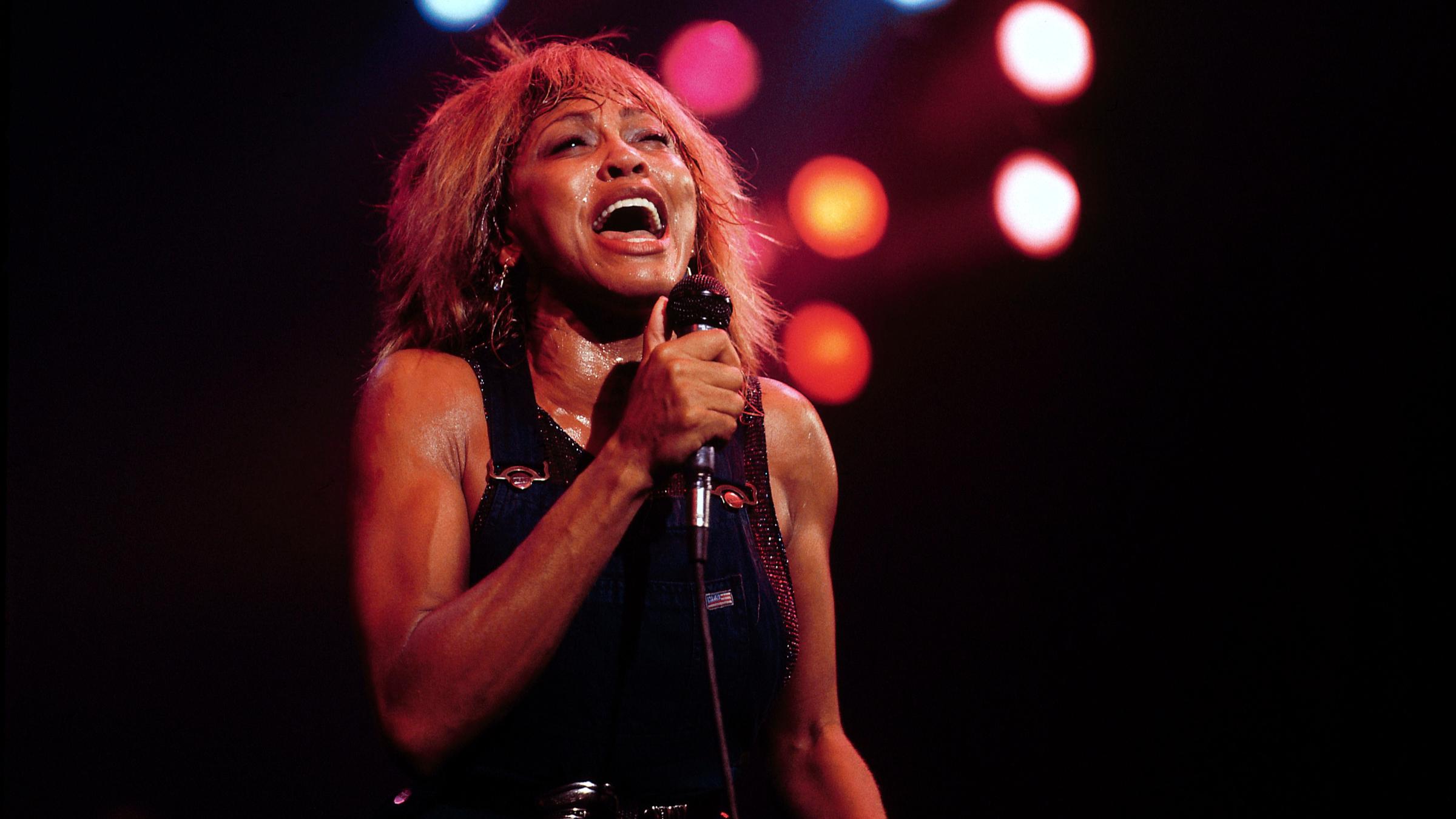 Jonesy & Amanda Pay Tribute To Tina Turner - Vimarsana News