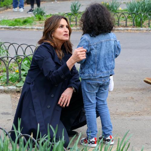 Mariska Hargitay Mistaken For Actual Cop By Lost Child During ‘Law & Order’ Filming